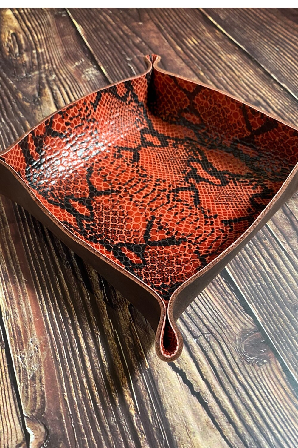 Leather Handcrafted Catchall Tray and Valet Tray, High-Quality Storage Tray, Office Desk Organizer, Gaming Dice Tray.