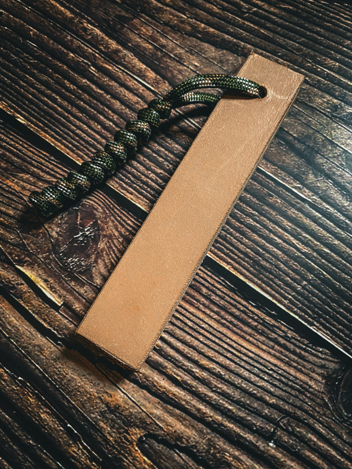 Handmade pocket strop for bushcraft and camping.