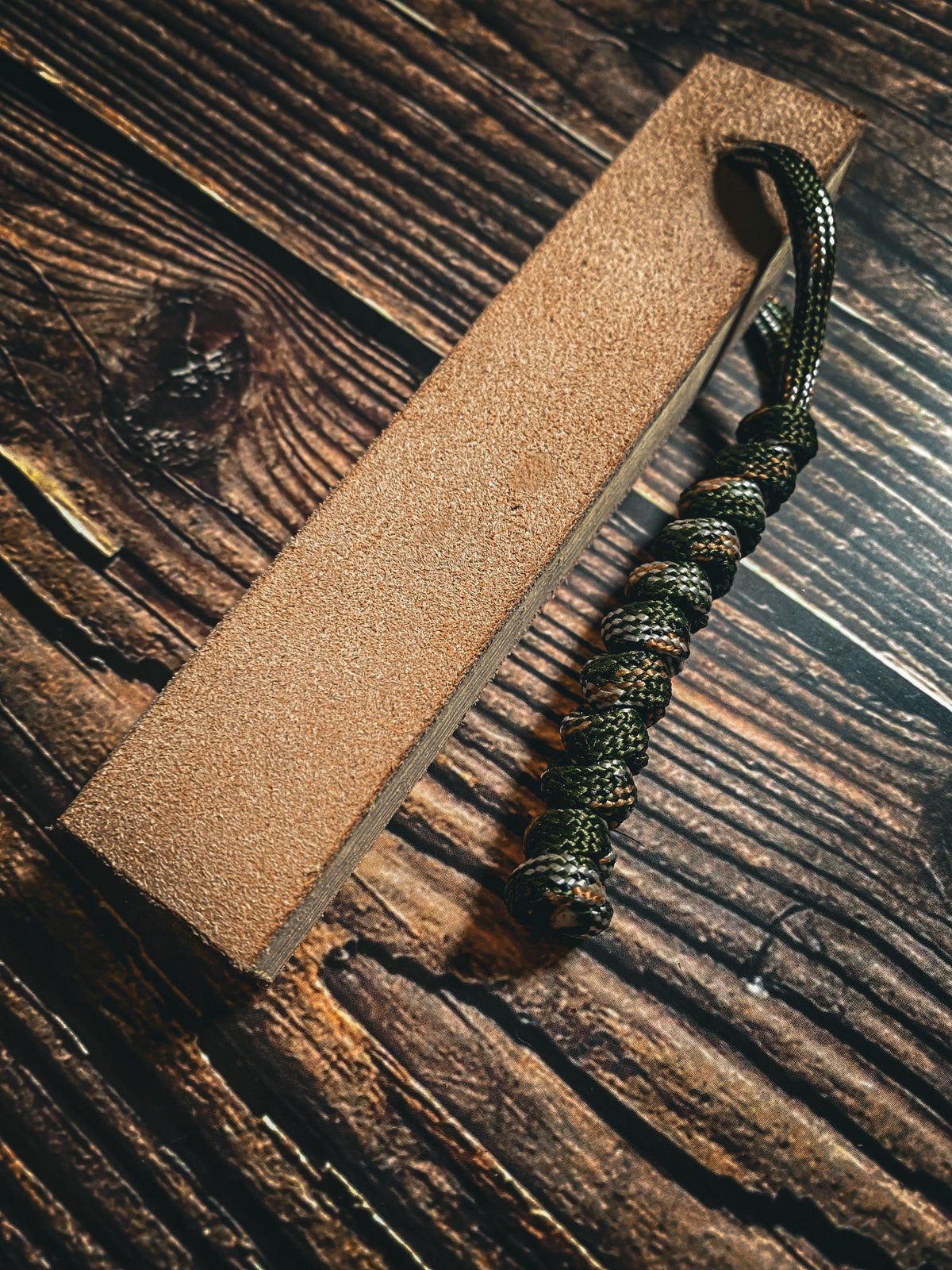 Handmade pocket strop for bushcraft and camping.
