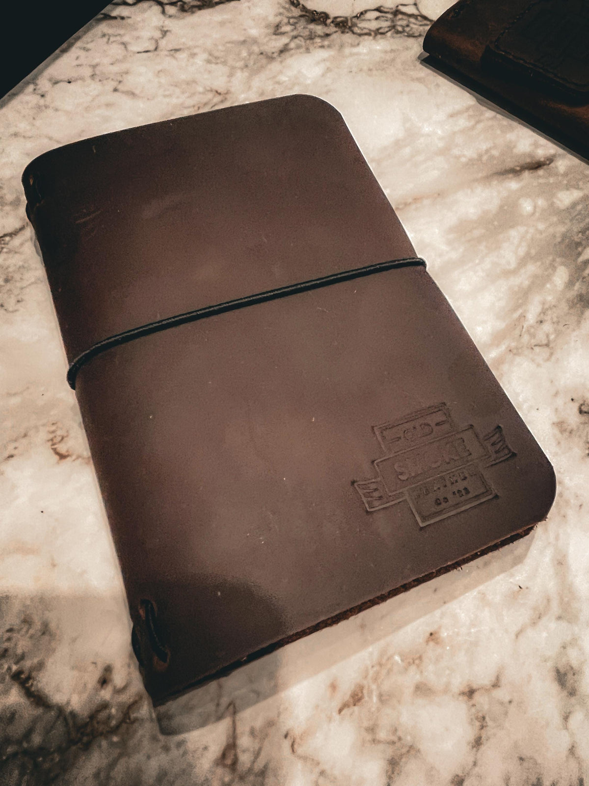 Handmade Leather Gift Set for Men, Women – Personalized Travel Journal, Bifold Wallet & Leather Keyring – Rustic Full Grain Leather Gift Box