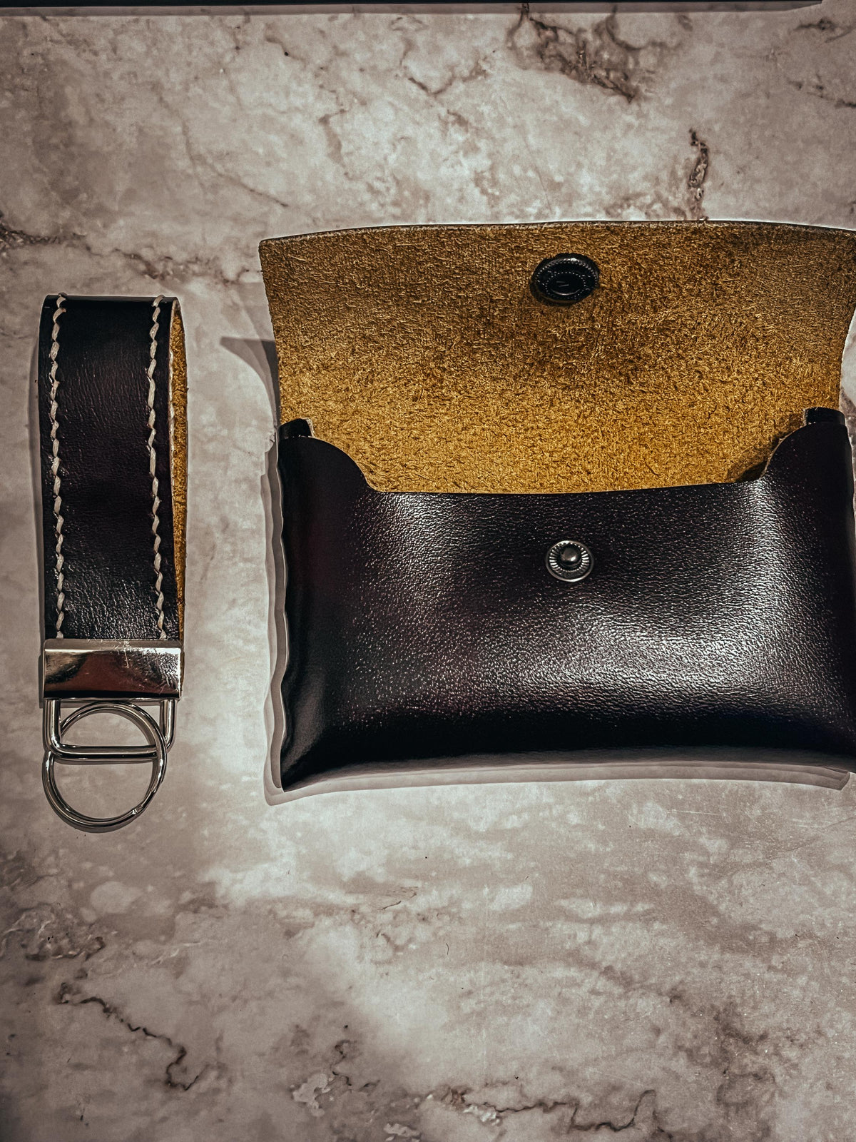 Handmade Women’s Leather Gift Set – Soft Spanish Leather Purse & Keychains | Mottled Wine Color | Elegant Gift for Her