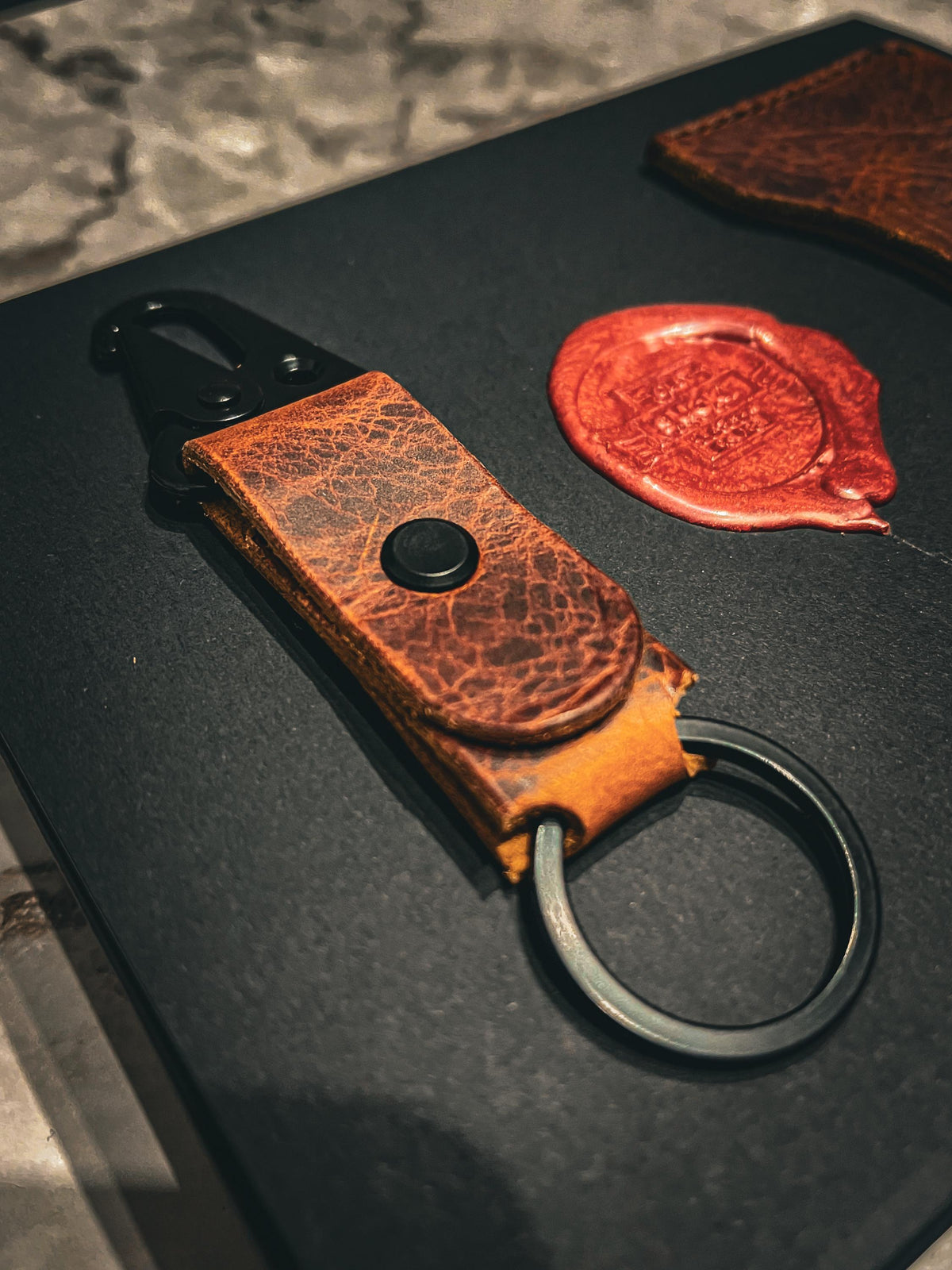 Handmade Leather Gift Set – Crazy Horse Leather Keychain & Front Pocket Card Holder | Minimalist Men’s Gift | Personalized Anniversary Gift